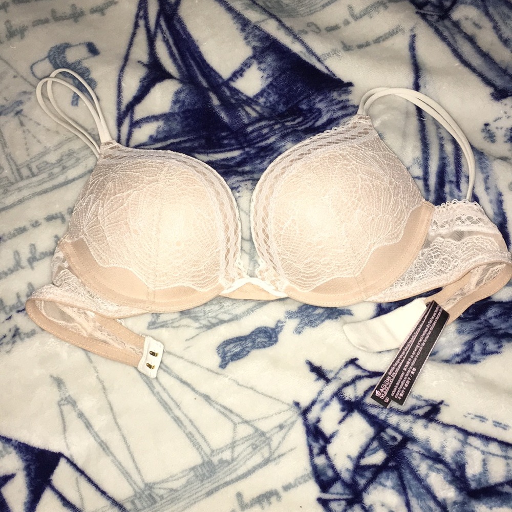 Victoria’s Secret bombshell bra